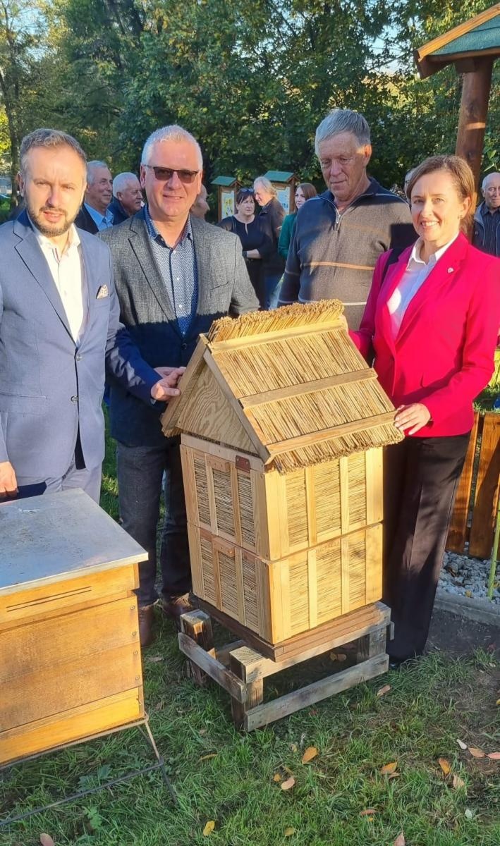 Zdjęcie w galerii na portalu naszraciborz.pl: Niedaleko Raciborza otwarto edukacyjną ścieżkę pszczelarską wiadomości z regionu