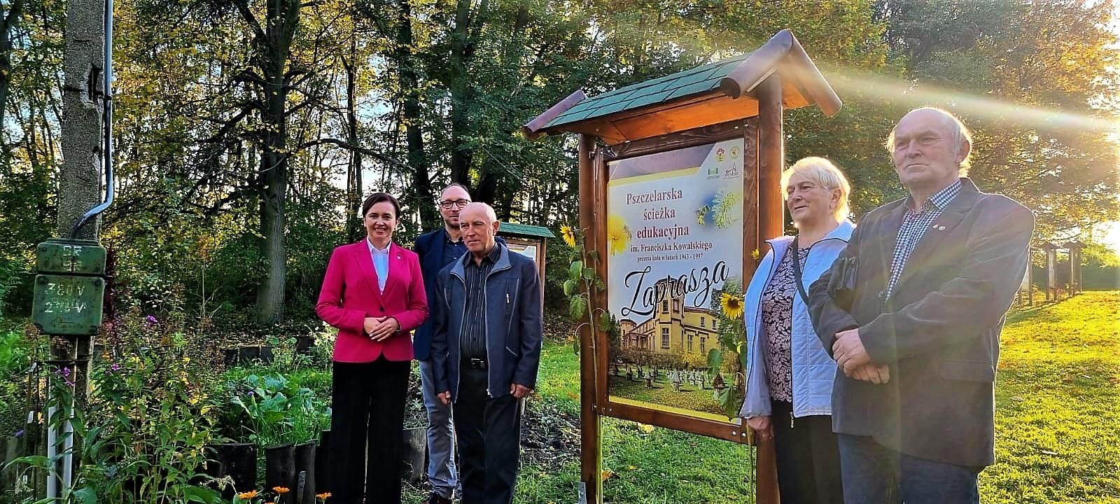 Zdjęcie w galerii na portalu naszraciborz.pl: Niedaleko Raciborza otwarto edukacyjną ścieżkę pszczelarską wiadomości z regionu