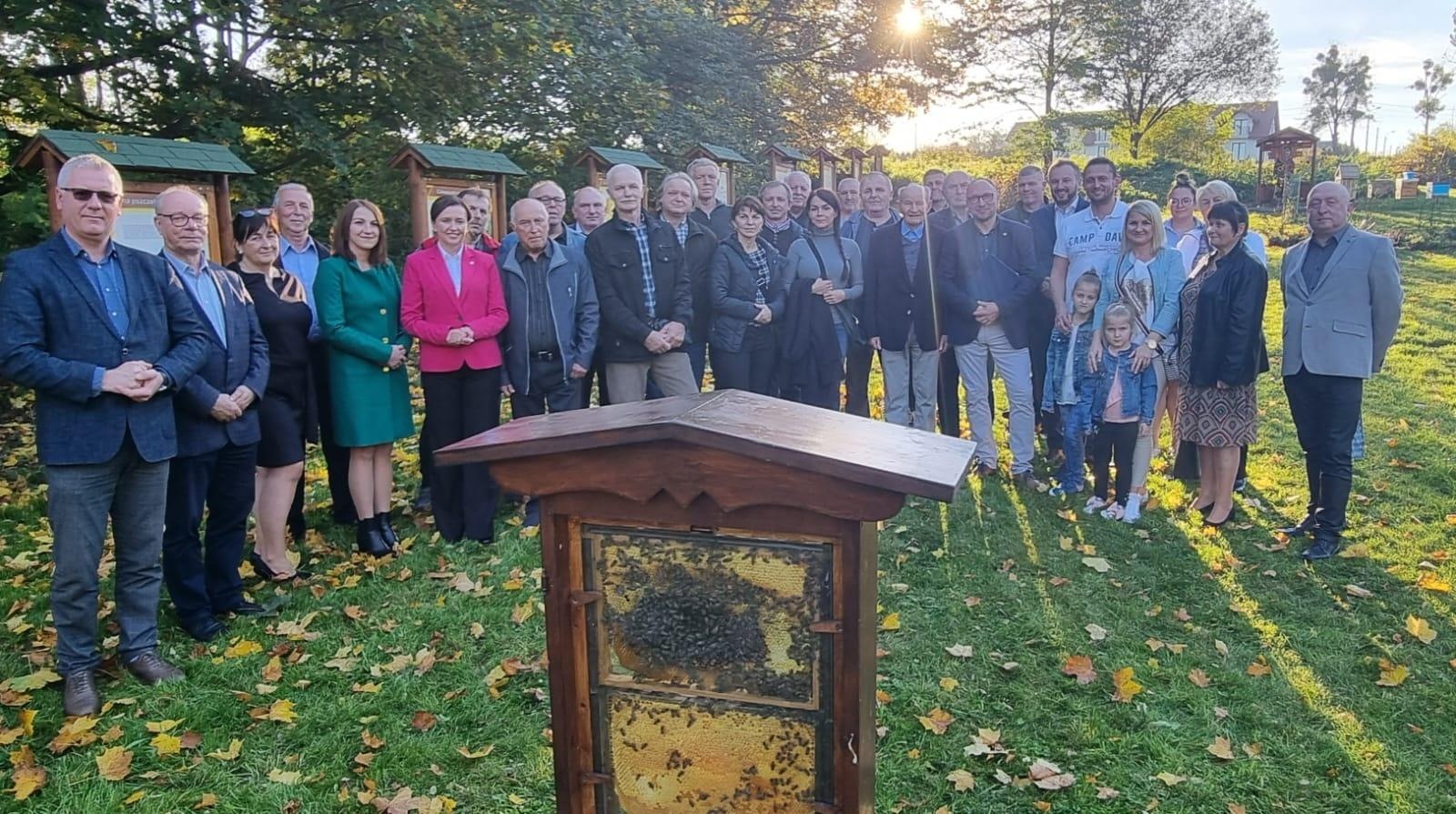 Zdjęcie w galerii na portalu naszraciborz.pl: Niedaleko Raciborza otwarto edukacyjną ścieżkę pszczelarską wiadomości z regionu