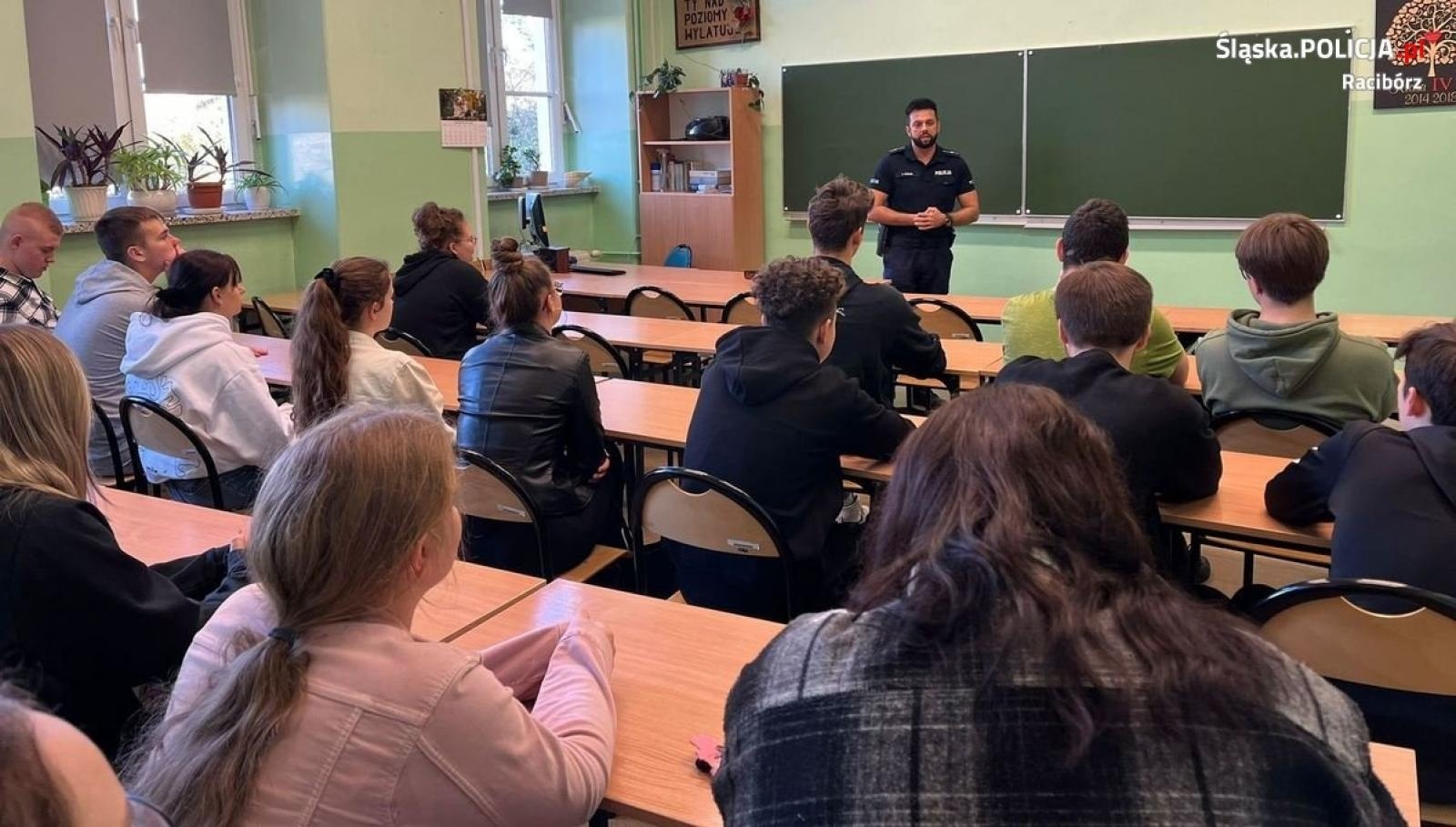 Zdjęcie w galerii na portalu naszraciborz.pl: Ludzie to nie towar! Raciborska policja ostrzega młodzież wiadomości z regionu