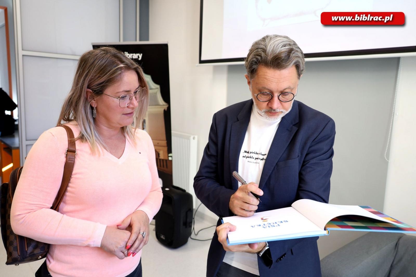 Zdjęcie w galerii na portalu naszraciborz.pl: Sekretarz noblistki Wisławy Szymborskiej w raciborskiej bibliotece wiadomości z regionu