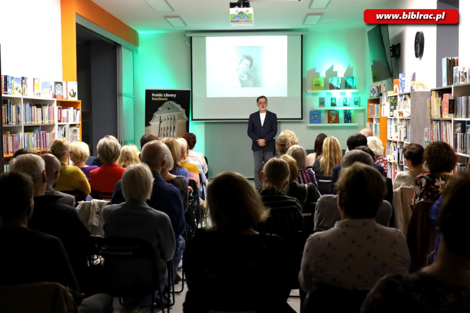 Zdjęcie w galerii na portalu naszraciborz.pl: Sekretarz noblistki Wisławy Szymborskiej w raciborskiej bibliotece wiadomości z regionu