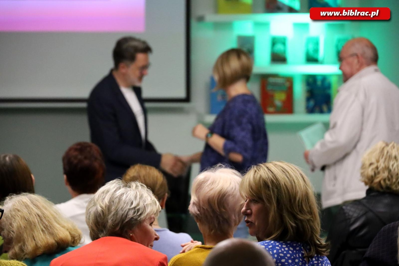 Zdjęcie w galerii na portalu naszraciborz.pl: Sekretarz noblistki Wisławy Szymborskiej w raciborskiej bibliotece wiadomości z regionu