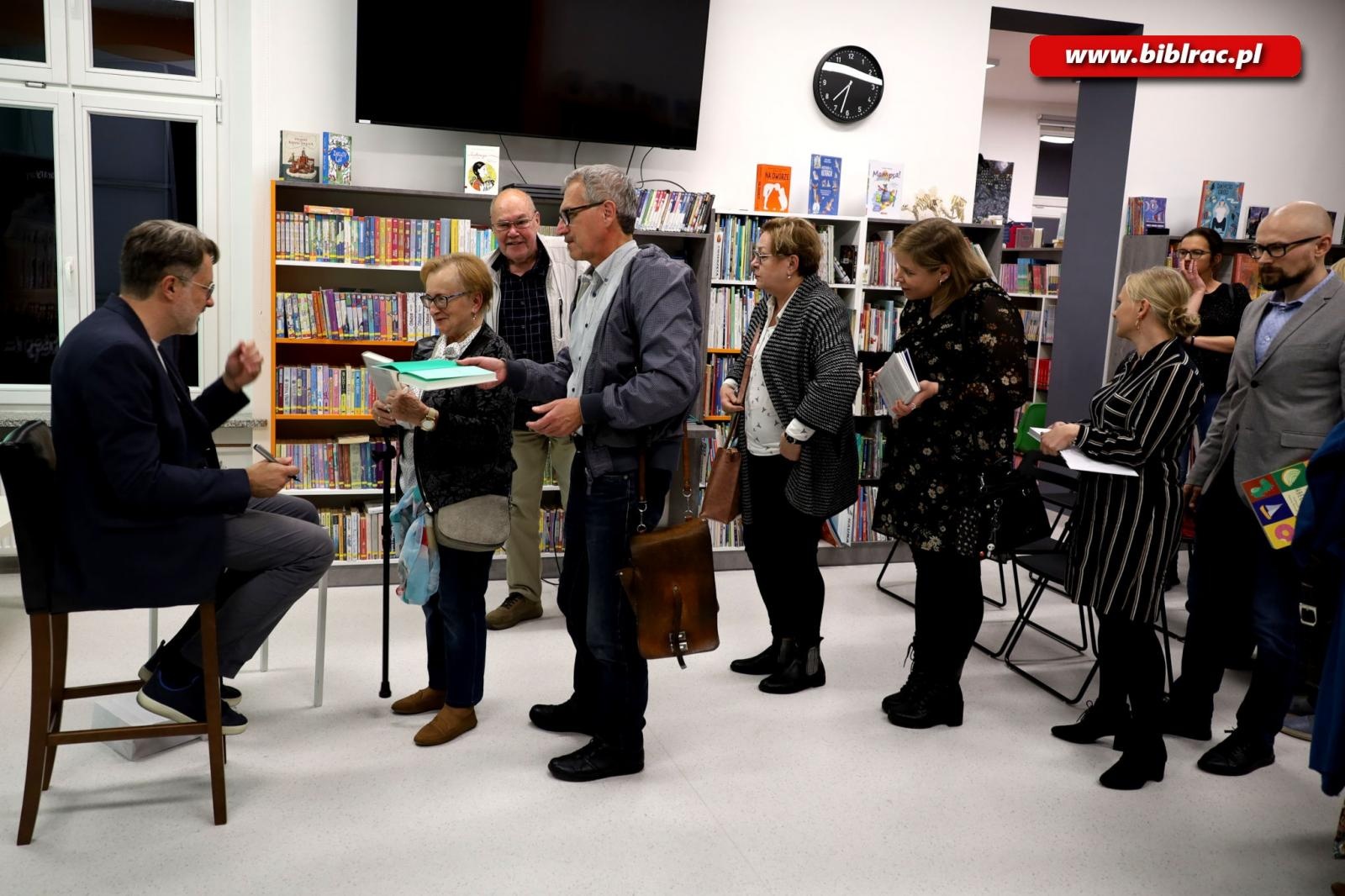 Zdjęcie w galerii na portalu naszraciborz.pl: Sekretarz noblistki Wisławy Szymborskiej w raciborskiej bibliotece wiadomości z regionu
