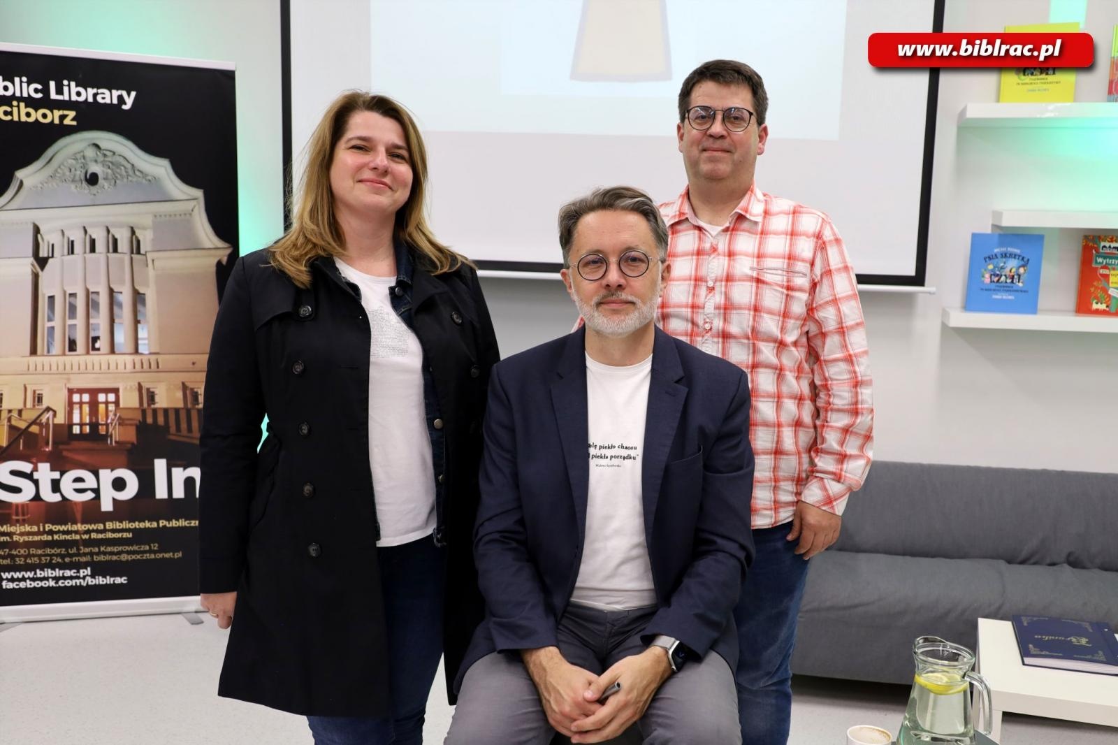 Zdjęcie w galerii na portalu naszraciborz.pl: Sekretarz noblistki Wisławy Szymborskiej w raciborskiej bibliotece wiadomości z regionu