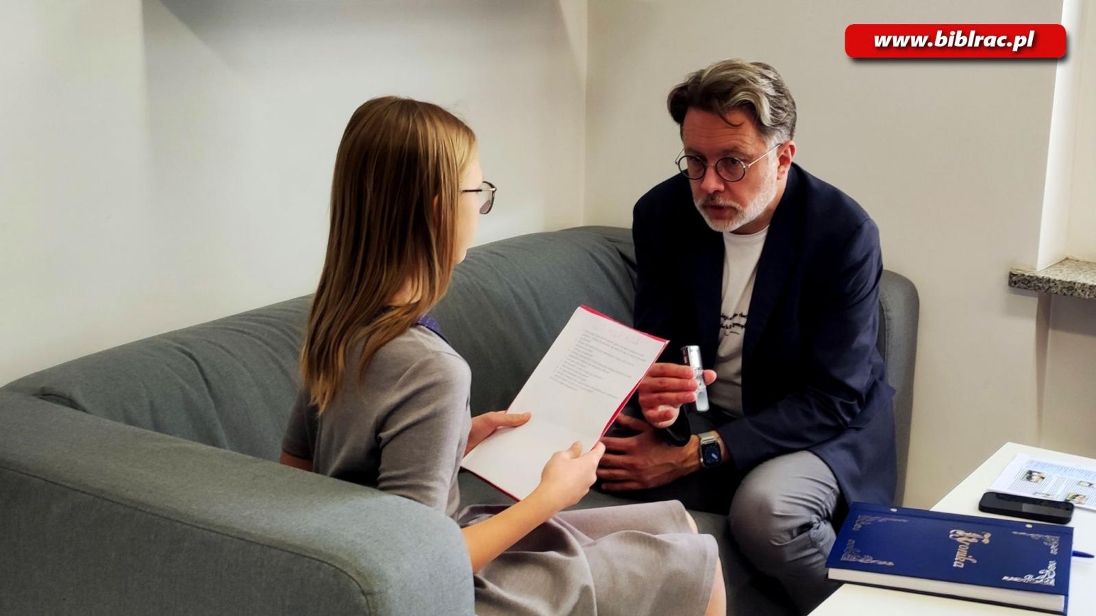 Zdjęcie w galerii na portalu naszraciborz.pl: Sekretarz noblistki Wisławy Szymborskiej w raciborskiej bibliotece wiadomości z regionu