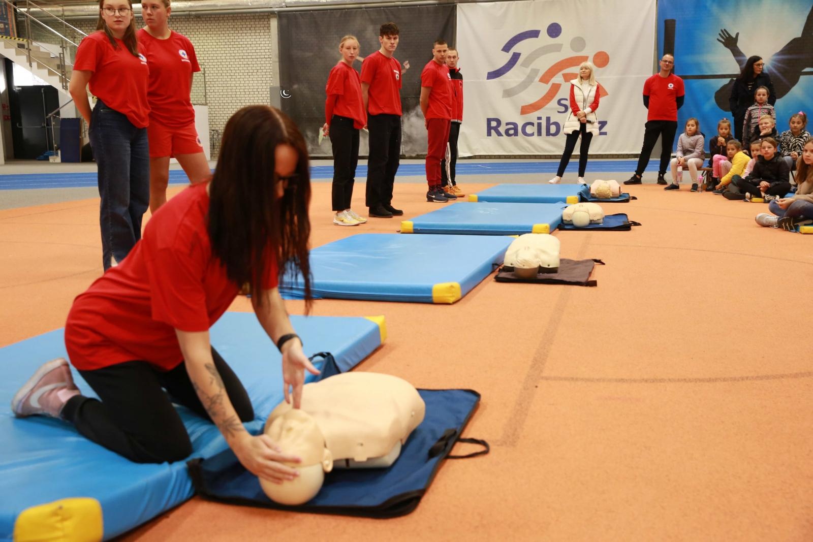 Zdjęcie w galerii na portalu naszraciborz.pl: Europejski Dzień Przywracania Czynności Serca w ZSOMS wiadomości z regionu