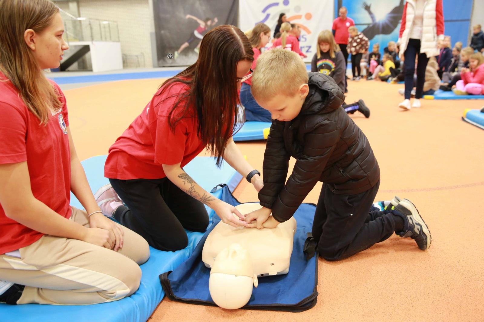 Zdjęcie w galerii na portalu naszraciborz.pl: Europejski Dzień Przywracania Czynności Serca w ZSOMS wiadomości z regionu
