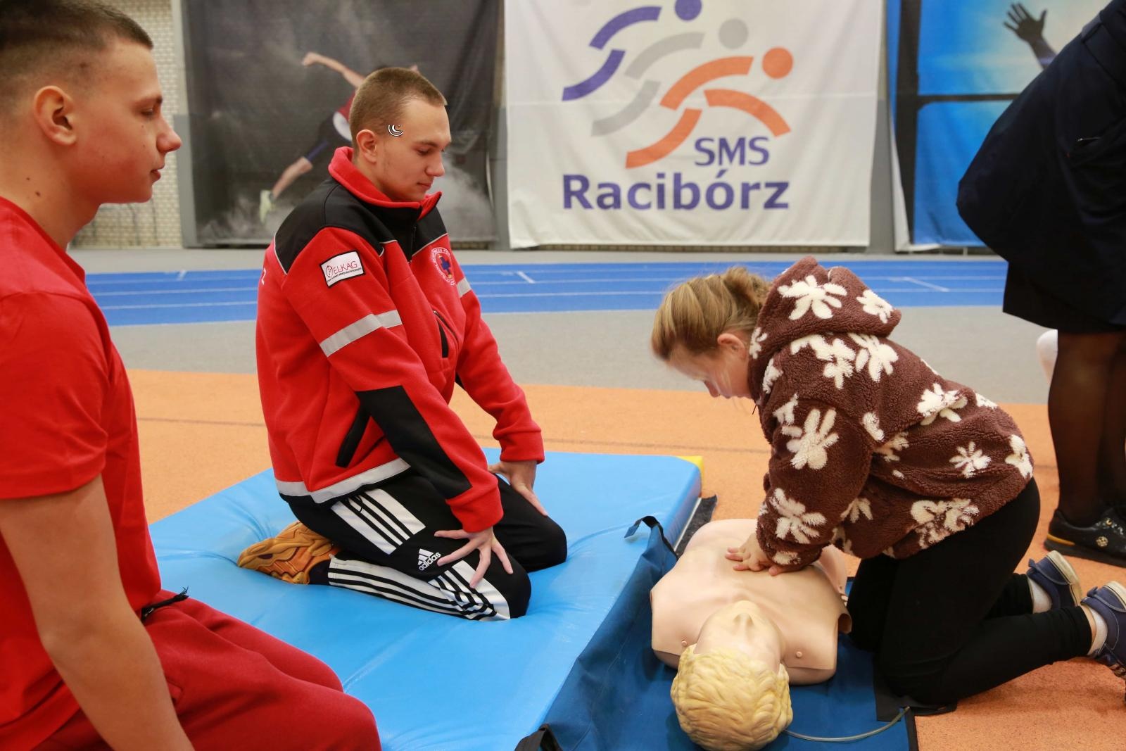 Zdjęcie w galerii na portalu naszraciborz.pl: Europejski Dzień Przywracania Czynności Serca w ZSOMS wiadomości z regionu