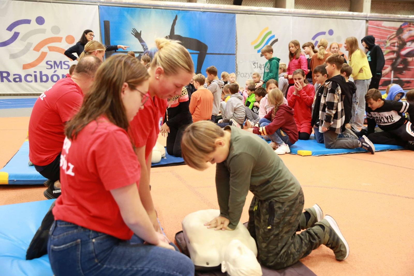 Zdjęcie w galerii na portalu naszraciborz.pl: Europejski Dzień Przywracania Czynności Serca w ZSOMS wiadomości z regionu