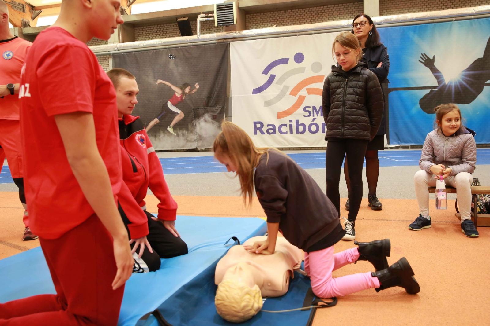 Zdjęcie w galerii na portalu naszraciborz.pl: Europejski Dzień Przywracania Czynności Serca w ZSOMS wiadomości z regionu