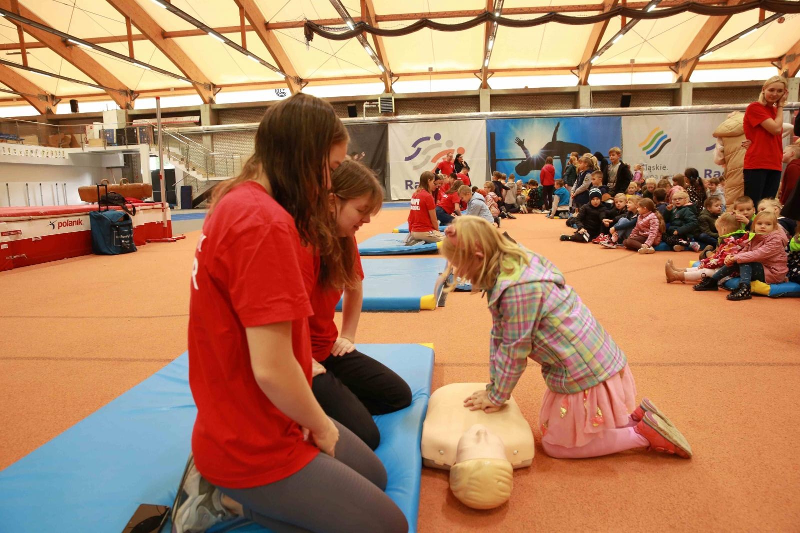 Zdjęcie w galerii na portalu naszraciborz.pl: Europejski Dzień Przywracania Czynności Serca w ZSOMS wiadomości z regionu