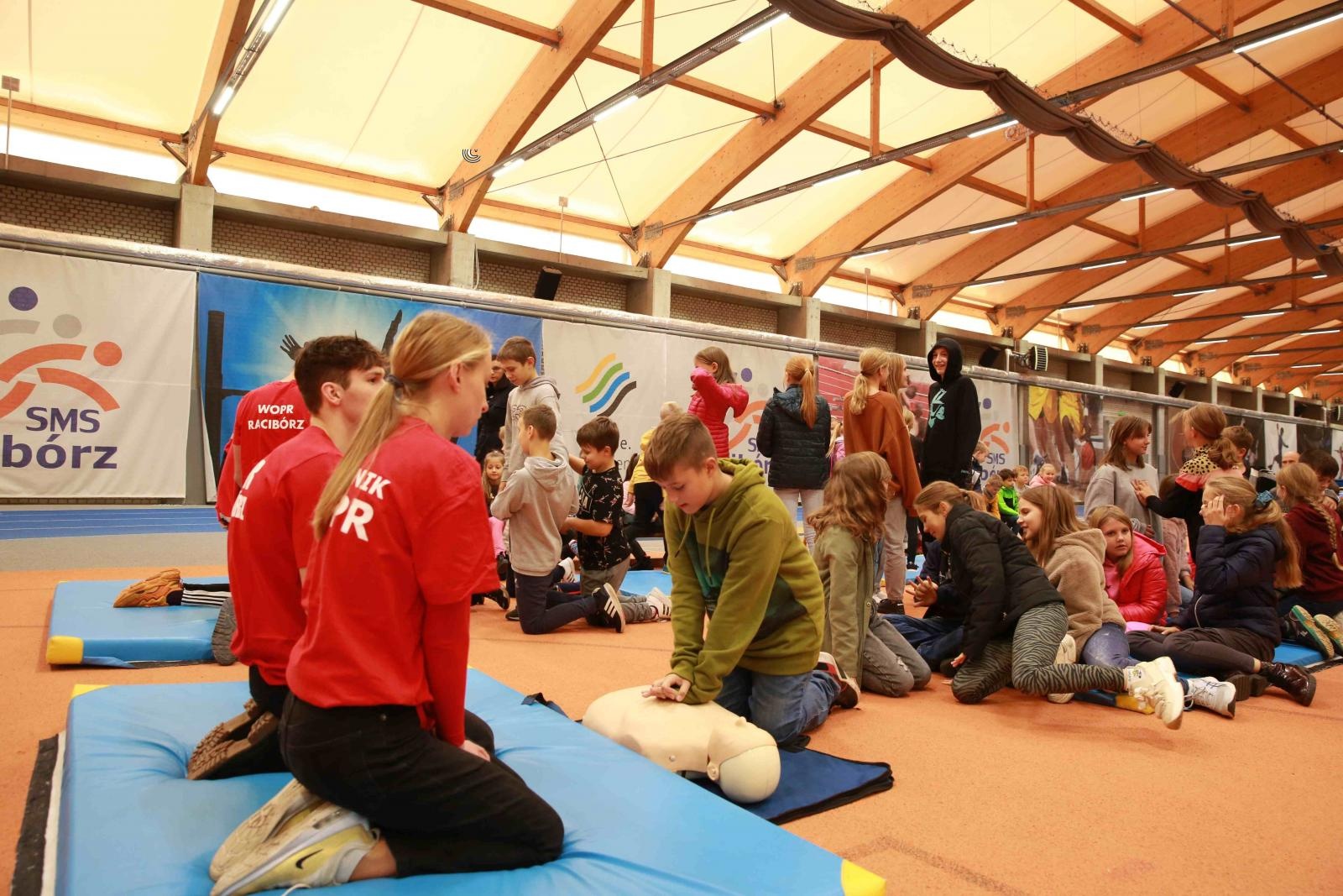 Zdjęcie w galerii na portalu naszraciborz.pl: Europejski Dzień Przywracania Czynności Serca w ZSOMS wiadomości z regionu