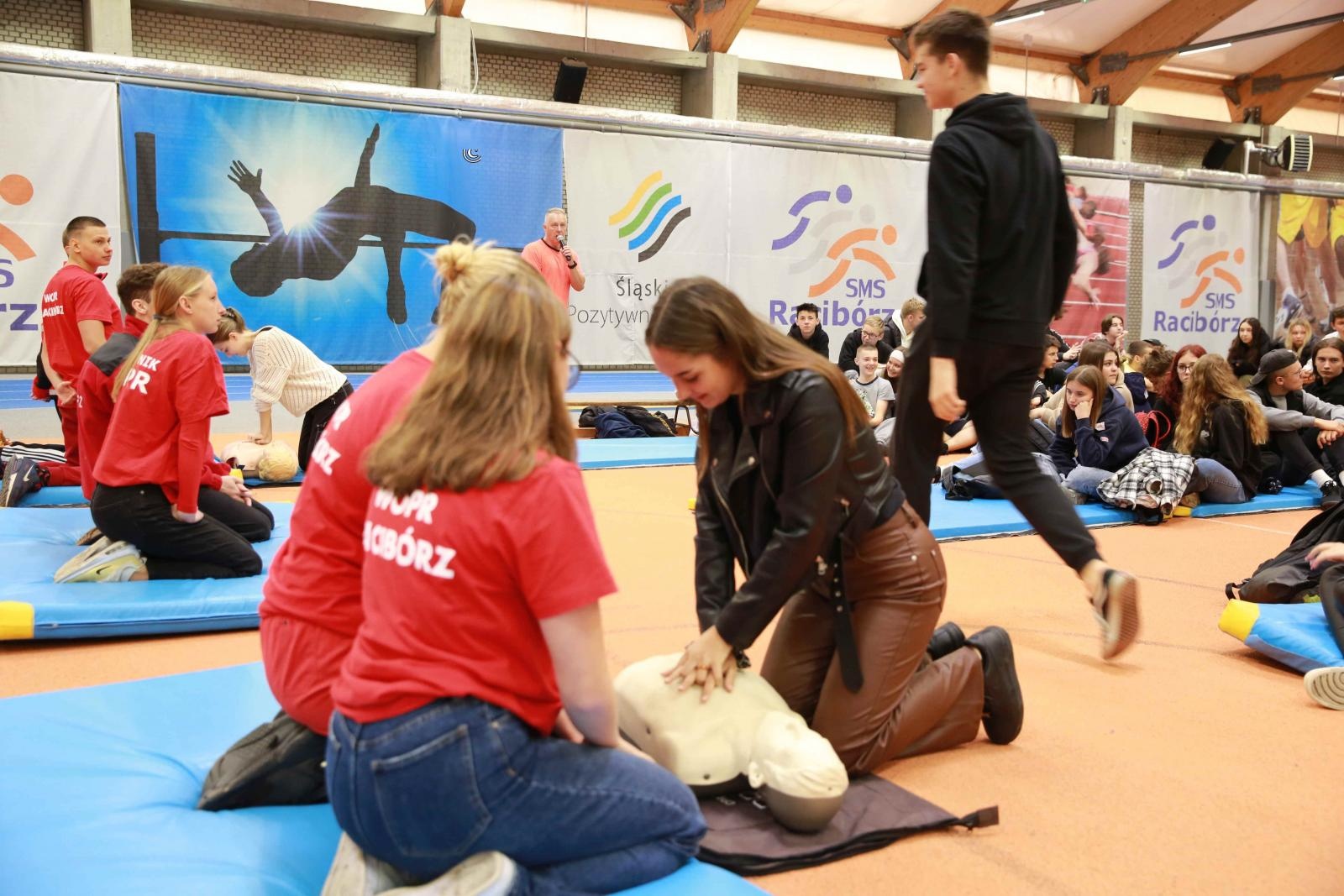 Zdjęcie w galerii na portalu naszraciborz.pl: Europejski Dzień Przywracania Czynności Serca w ZSOMS wiadomości z regionu