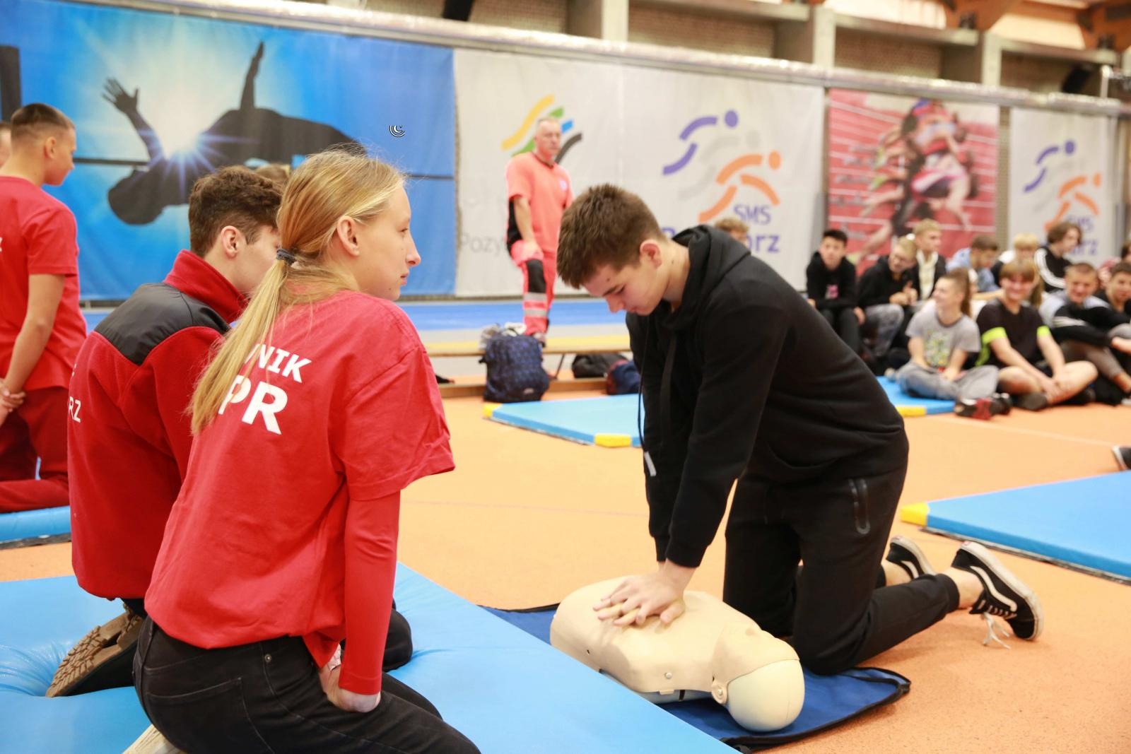 Zdjęcie w galerii na portalu naszraciborz.pl: Europejski Dzień Przywracania Czynności Serca w ZSOMS wiadomości z regionu