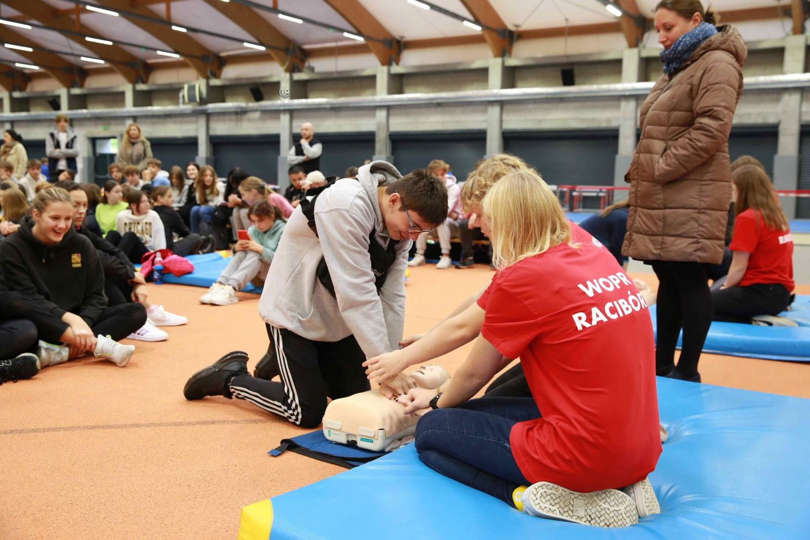 Zdjęcie w galerii na portalu naszraciborz.pl: Europejski Dzień Przywracania Czynności Serca w ZSOMS wiadomości z regionu