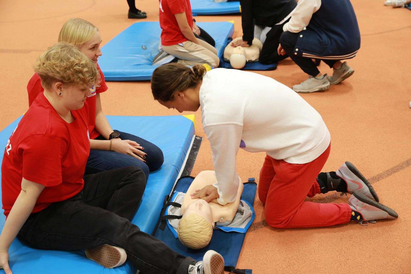 Zdjęcie w galerii na portalu naszraciborz.pl: Europejski Dzień Przywracania Czynności Serca w ZSOMS wiadomości z regionu