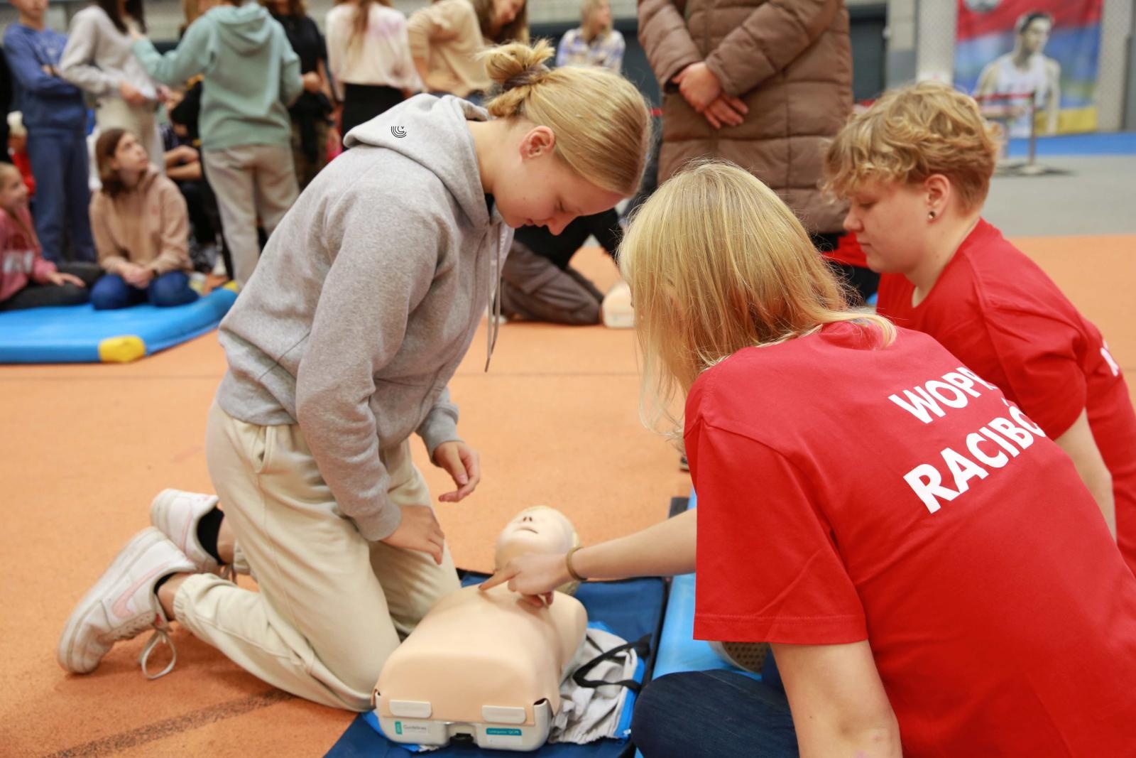 Zdjęcie w galerii na portalu naszraciborz.pl: Europejski Dzień Przywracania Czynności Serca w ZSOMS wiadomości z regionu