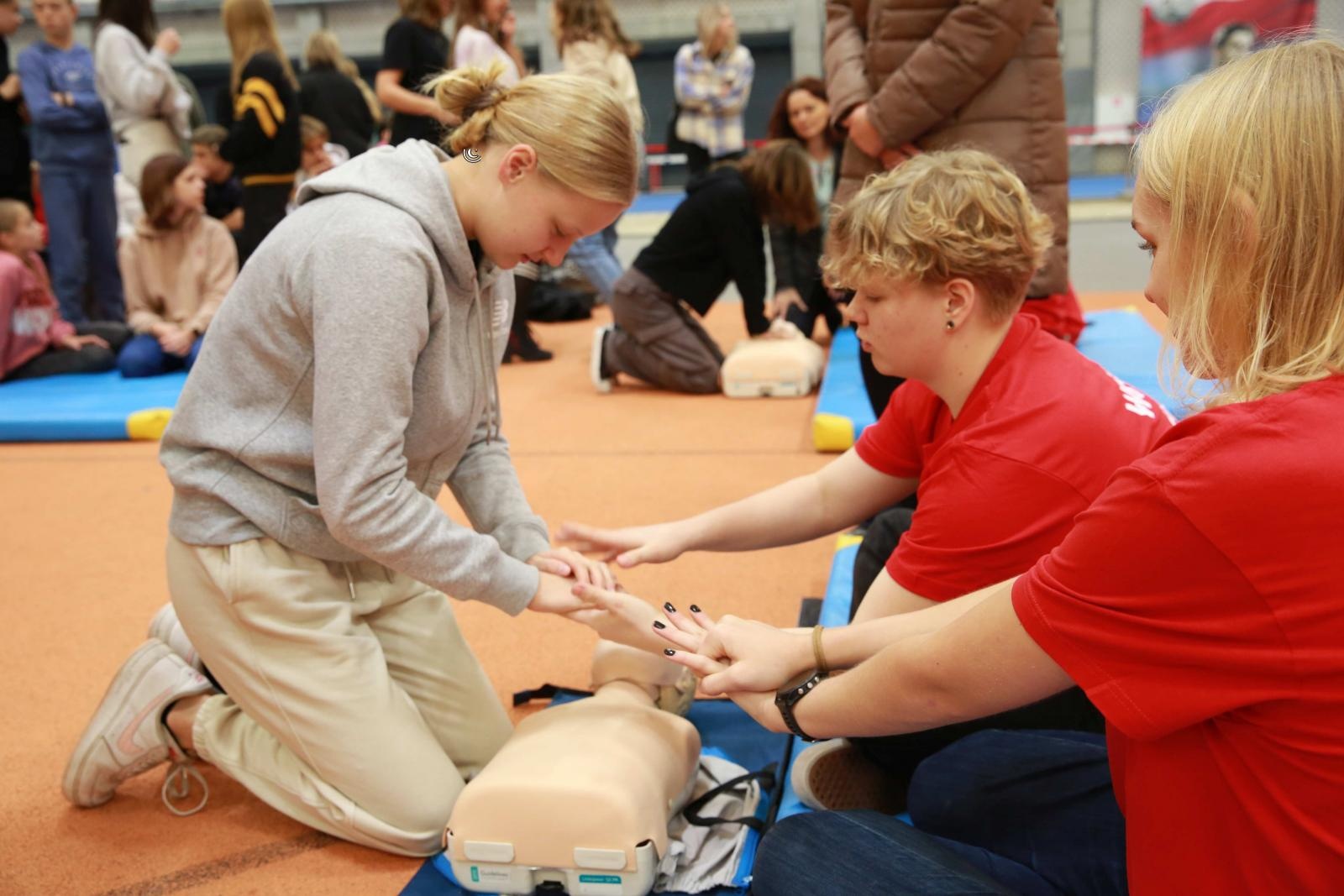 Zdjęcie w galerii na portalu naszraciborz.pl: Europejski Dzień Przywracania Czynności Serca w ZSOMS wiadomości z regionu