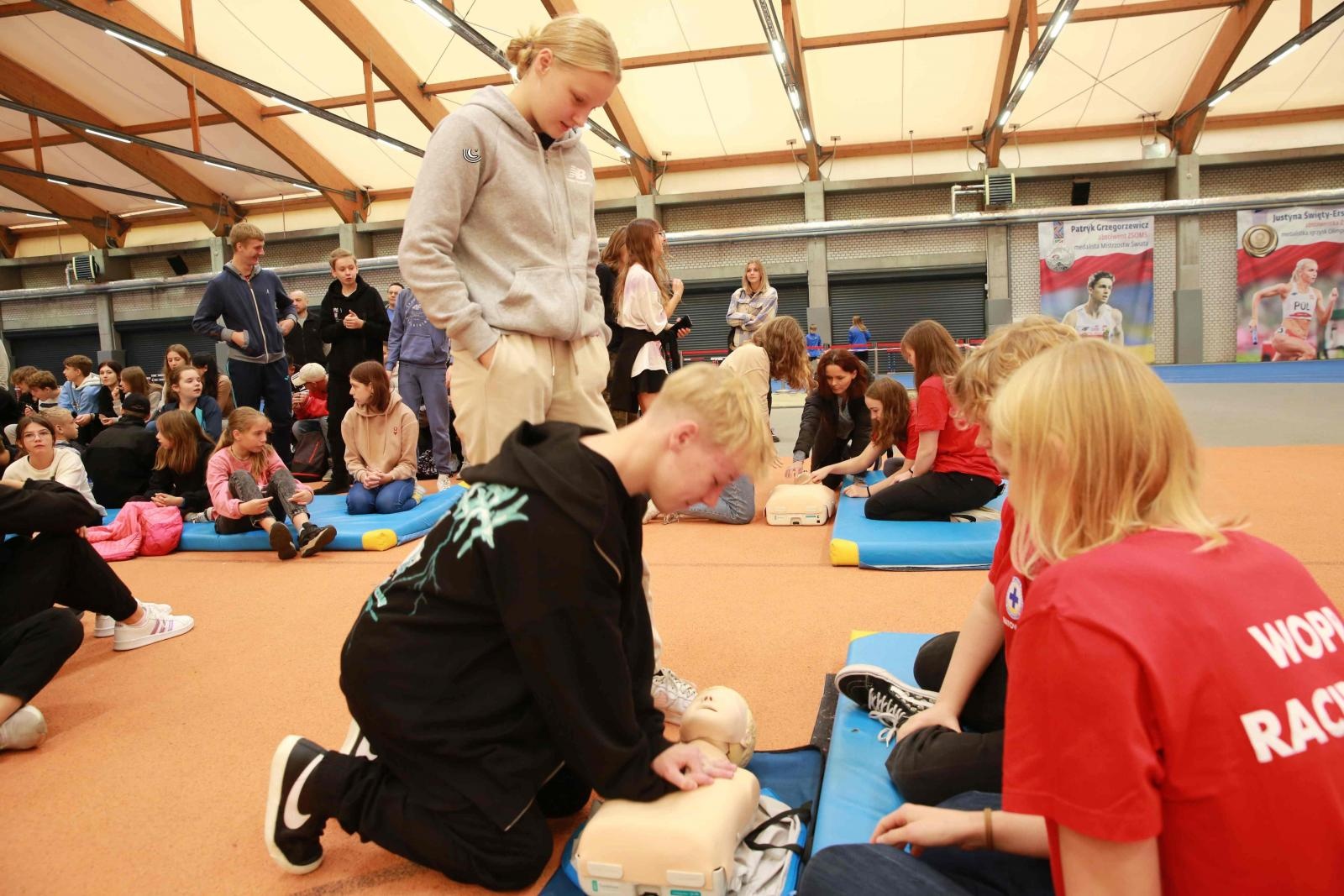 Zdjęcie w galerii na portalu naszraciborz.pl: Europejski Dzień Przywracania Czynności Serca w ZSOMS wiadomości z regionu