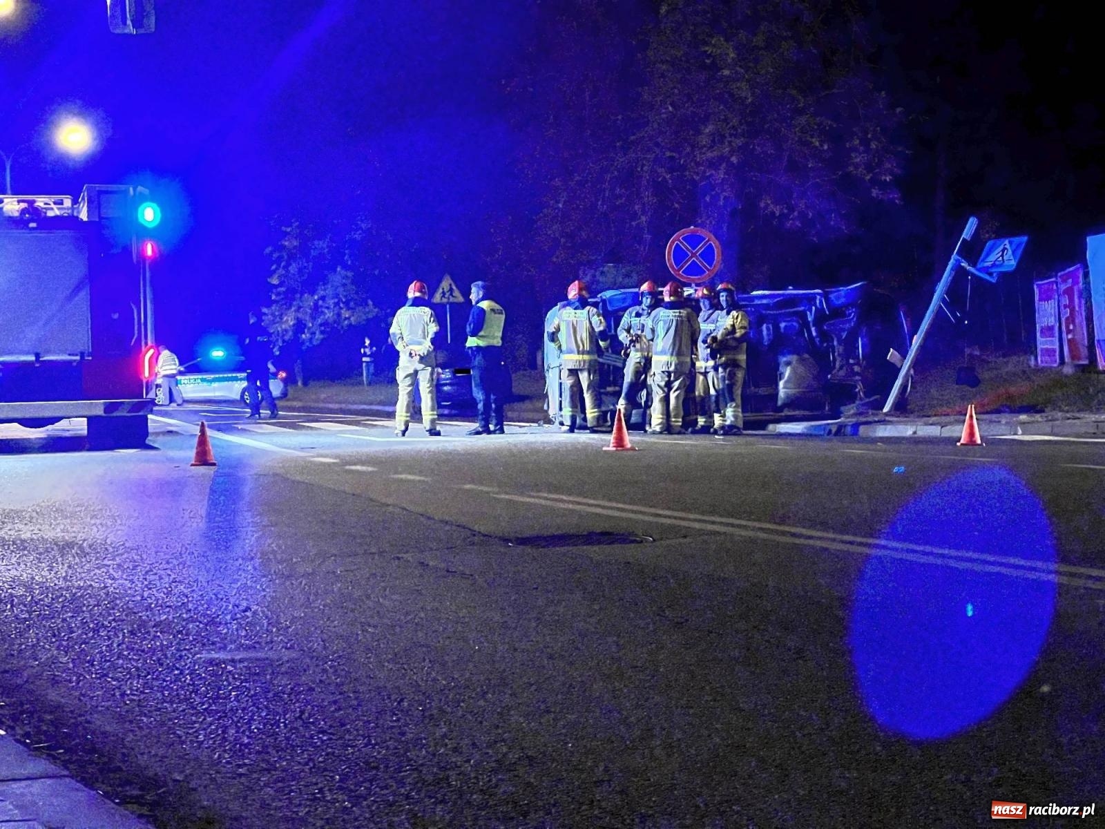 Zdjęcie w galerii na portalu naszraciborz.pl: Ciężarówka wjechała na skrzyżowanie na czerwonym świetle [FOTO] wiadomości z regionu