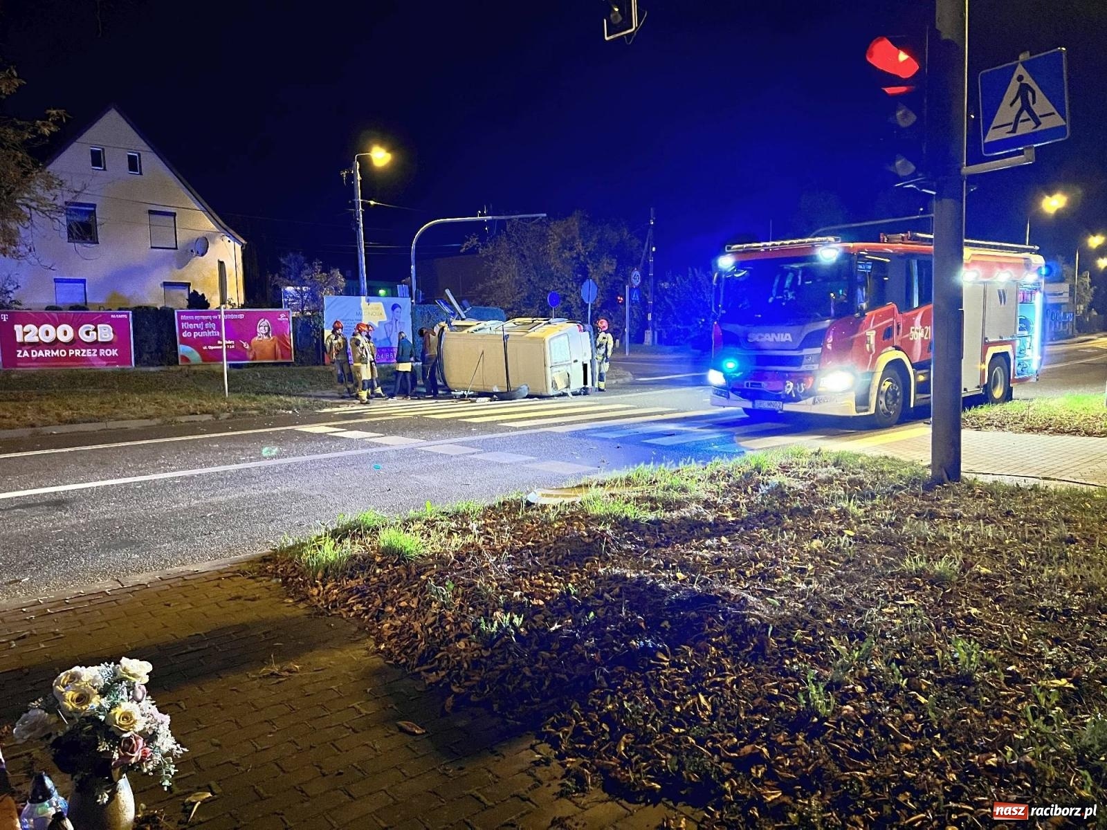 Zdjęcie w galerii na portalu naszraciborz.pl: Ciężarówka wjechała na skrzyżowanie na czerwonym świetle [FOTO] wiadomości z regionu