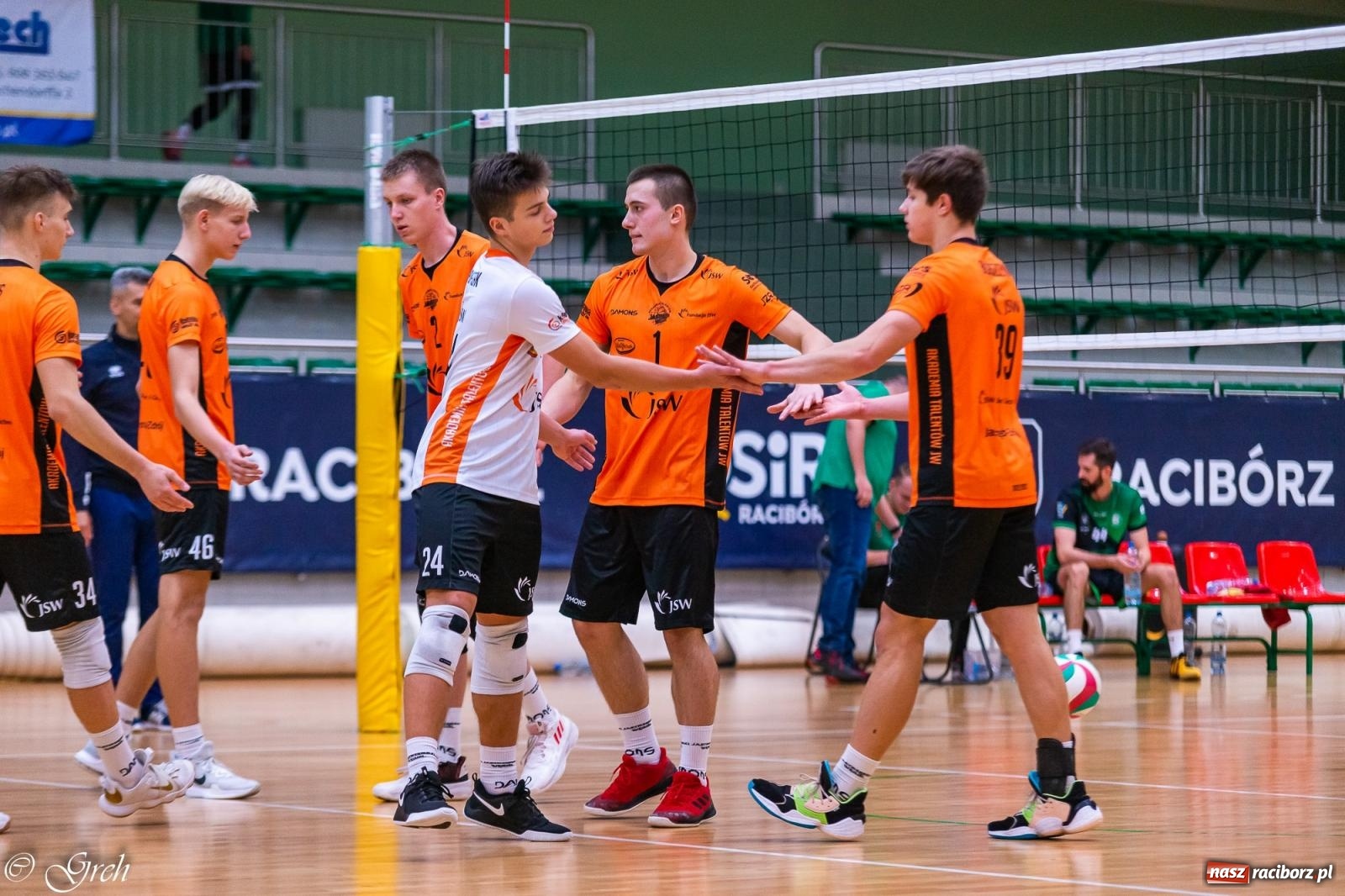 Zdjęcie w galerii na portalu naszraciborz.pl: Siatkówka. Trzy punkty zostały w Raciborzu [FOTO] wiadomości z regionu