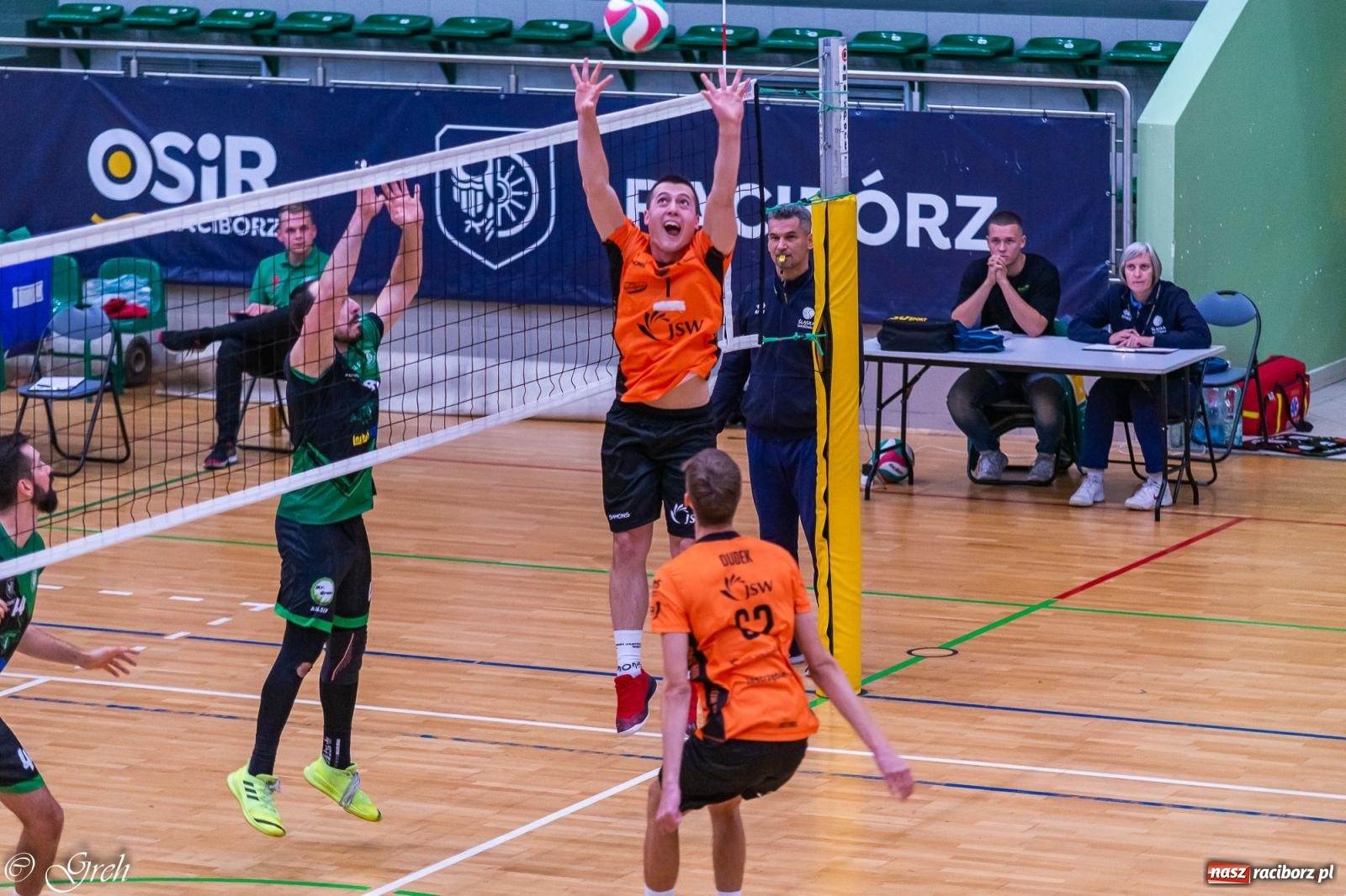 Zdjęcie w galerii na portalu naszraciborz.pl: Siatkówka. Trzy punkty zostały w Raciborzu [FOTO] wiadomości z regionu