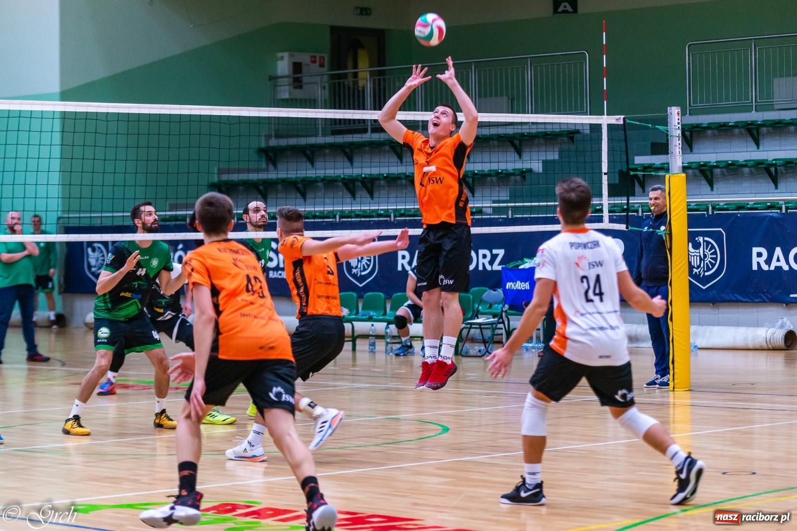 Zdjęcie w galerii na portalu naszraciborz.pl: Siatkówka. Trzy punkty zostały w Raciborzu [FOTO] wiadomości z regionu