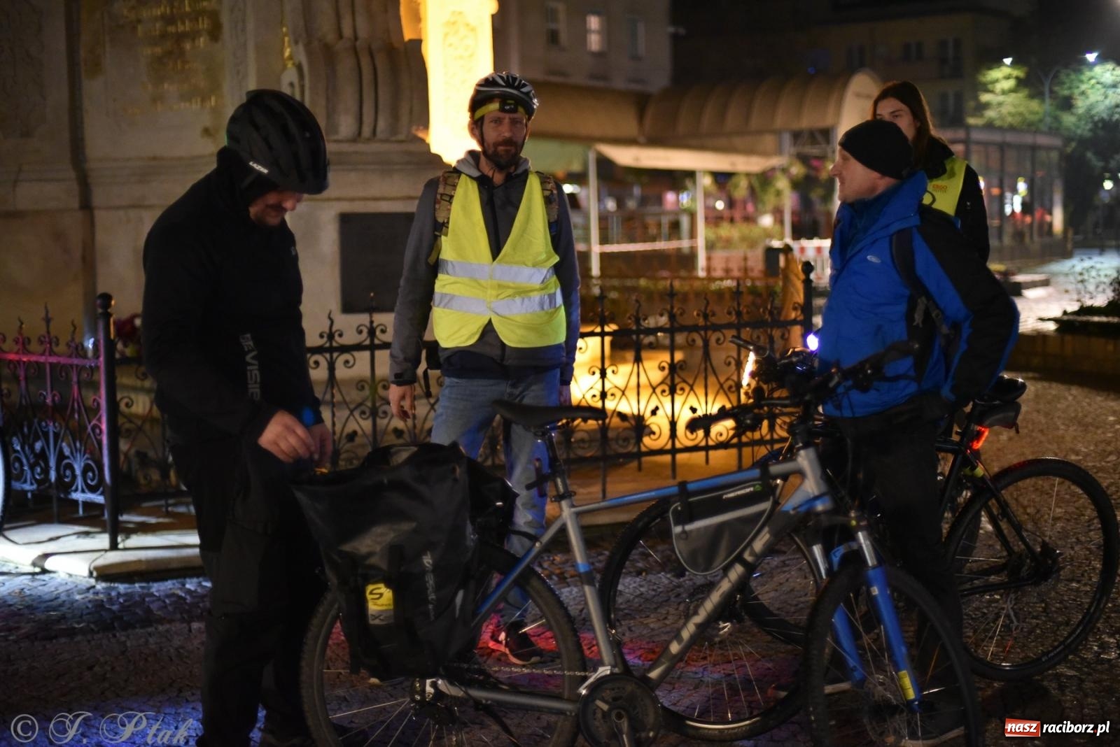 Zdjęcie w galerii na portalu naszraciborz.pl: Nocne zwiedzanie raciborskich cmentarzy [FOTO] wiadomości z regionu