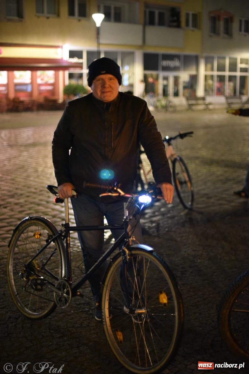 Zdjęcie w galerii na portalu naszraciborz.pl: Nocne zwiedzanie raciborskich cmentarzy [FOTO] wiadomości z regionu