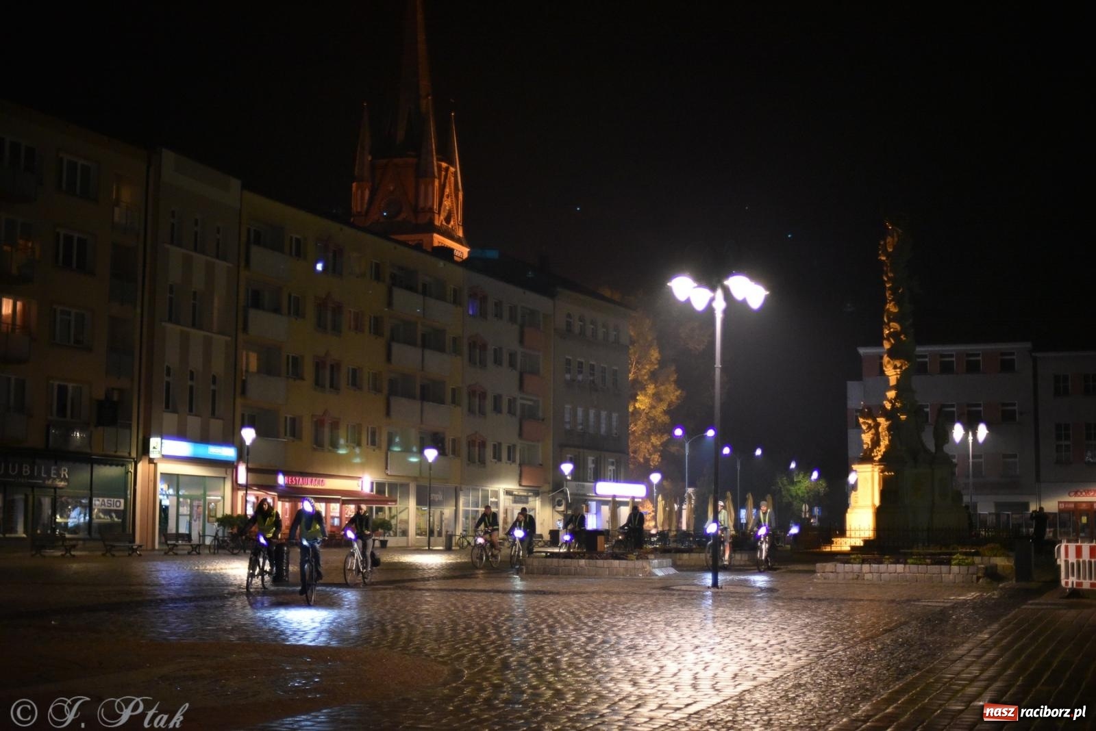 Zdjęcie w galerii na portalu naszraciborz.pl: Nocne zwiedzanie raciborskich cmentarzy [FOTO] wiadomości z regionu