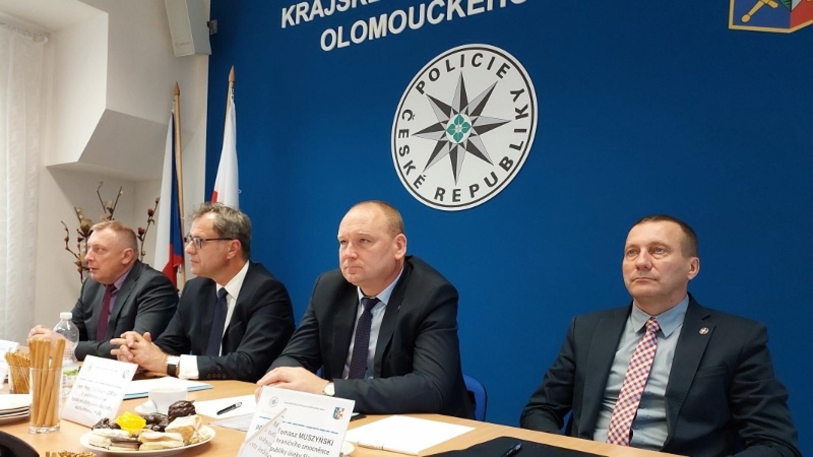 Zdjęcie w galerii na portalu naszraciborz.pl: Komendant śląskich pograniczników na spotkaniu pełnomocników w Ołomuńcu wiadomości z regionu