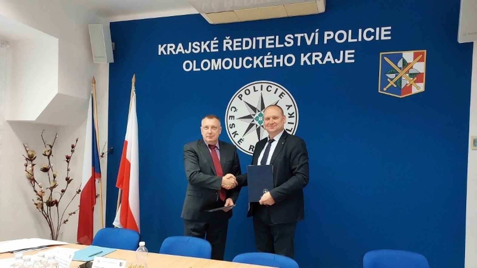 Zdjęcie w galerii na portalu naszraciborz.pl: Komendant śląskich pograniczników na spotkaniu pełnomocników w Ołomuńcu wiadomości z regionu