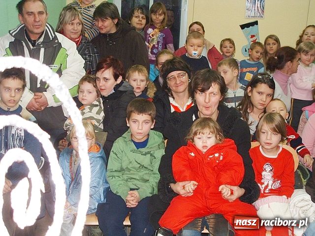 Zdjęcie w galerii na portalu naszraciborz.pl: Mikołaj w Stacji Caritas wiadomości z regionu