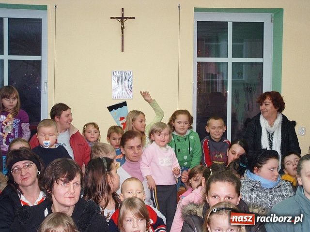 Zdjęcie w galerii na portalu naszraciborz.pl: Mikołaj w Stacji Caritas wiadomości z regionu