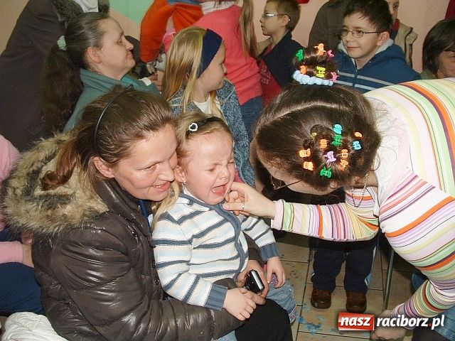 Zdjęcie w galerii na portalu naszraciborz.pl: Mikołaj w Stacji Caritas wiadomości z regionu