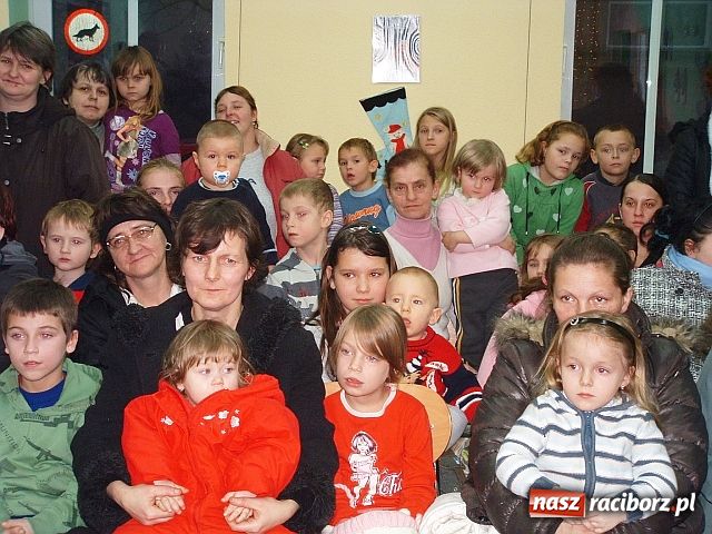 Zdjęcie w galerii na portalu naszraciborz.pl: Mikołaj w Stacji Caritas wiadomości z regionu