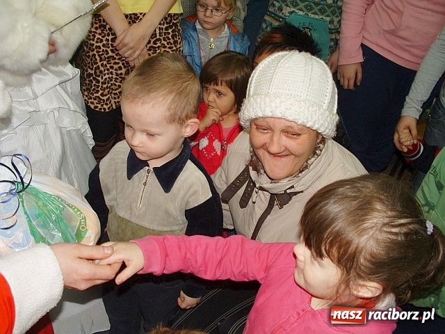 Zdjęcie w galerii na portalu naszraciborz.pl: Mikołaj w Stacji Caritas wiadomości z regionu