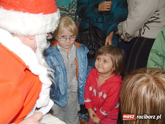 Zdjęcie w galerii na portalu naszraciborz.pl: Mikołaj w Stacji Caritas wiadomości z regionu