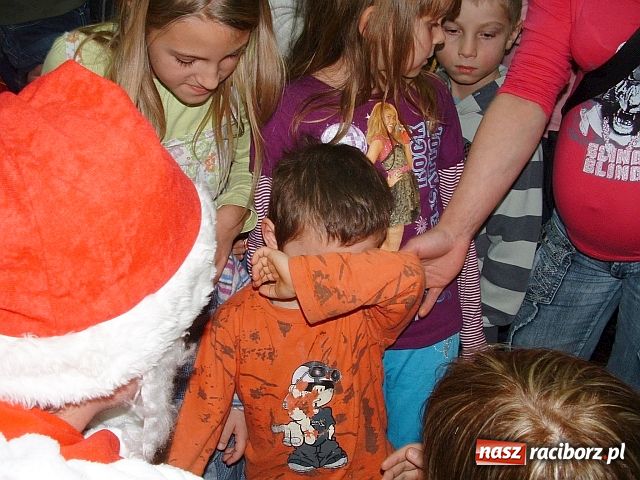 Zdjęcie w galerii na portalu naszraciborz.pl: Mikołaj w Stacji Caritas wiadomości z regionu