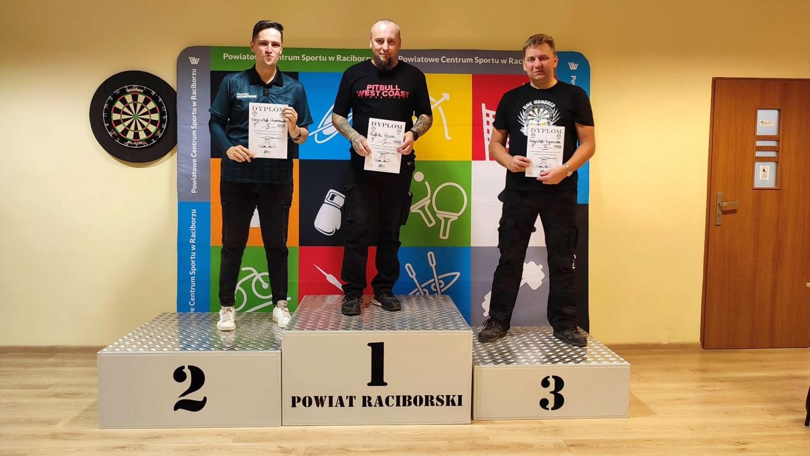 Zdjęcie w galerii na portalu naszraciborz.pl: Szósta runda raciborskiej ligi darta [WYNIKI] wiadomości z regionu