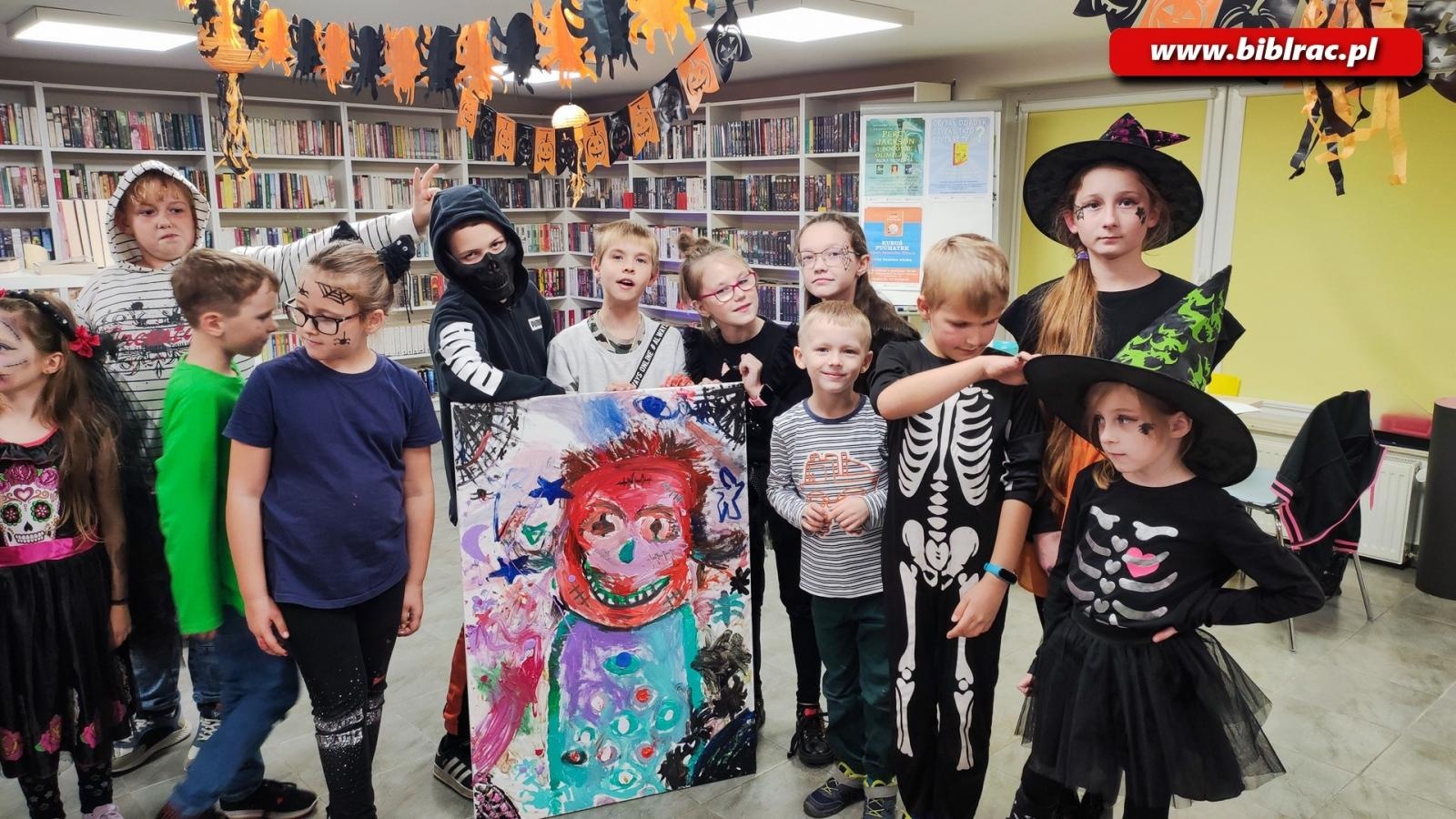 Zdjęcie w galerii na portalu naszraciborz.pl: Czytanie w ciemnościach, czyli jak pokazać dzieciom, że książki są strrrrrasznie fajne wiadomości z regionu