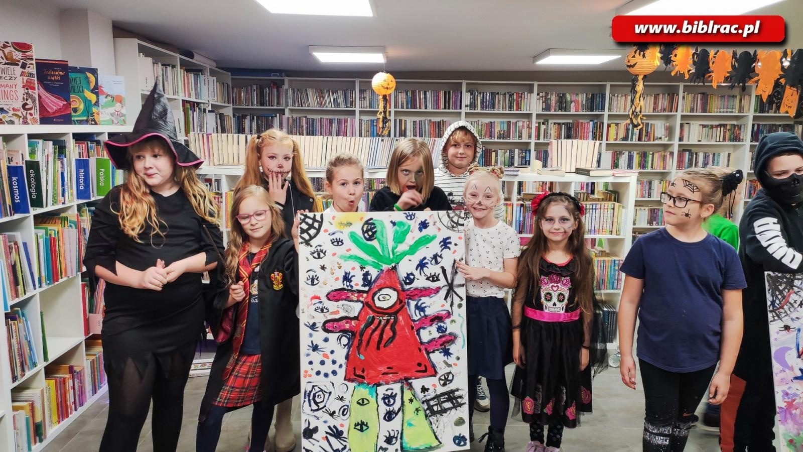 Zdjęcie w galerii na portalu naszraciborz.pl: Czytanie w ciemnościach, czyli jak pokazać dzieciom, że książki są strrrrrasznie fajne wiadomości z regionu