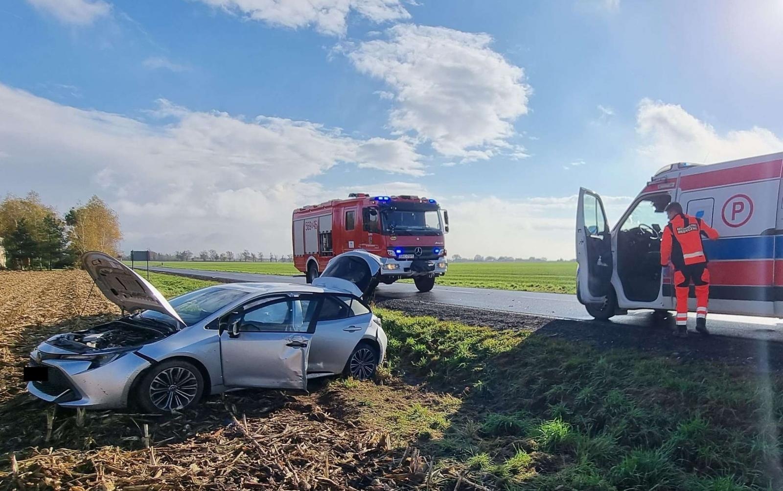 Zdjęcie w galerii na portalu naszraciborz.pl: Skoda i toyota zderzyły się na trasie Krzyżanowice-Owsiszcze [FOTO] wiadomości z regionu