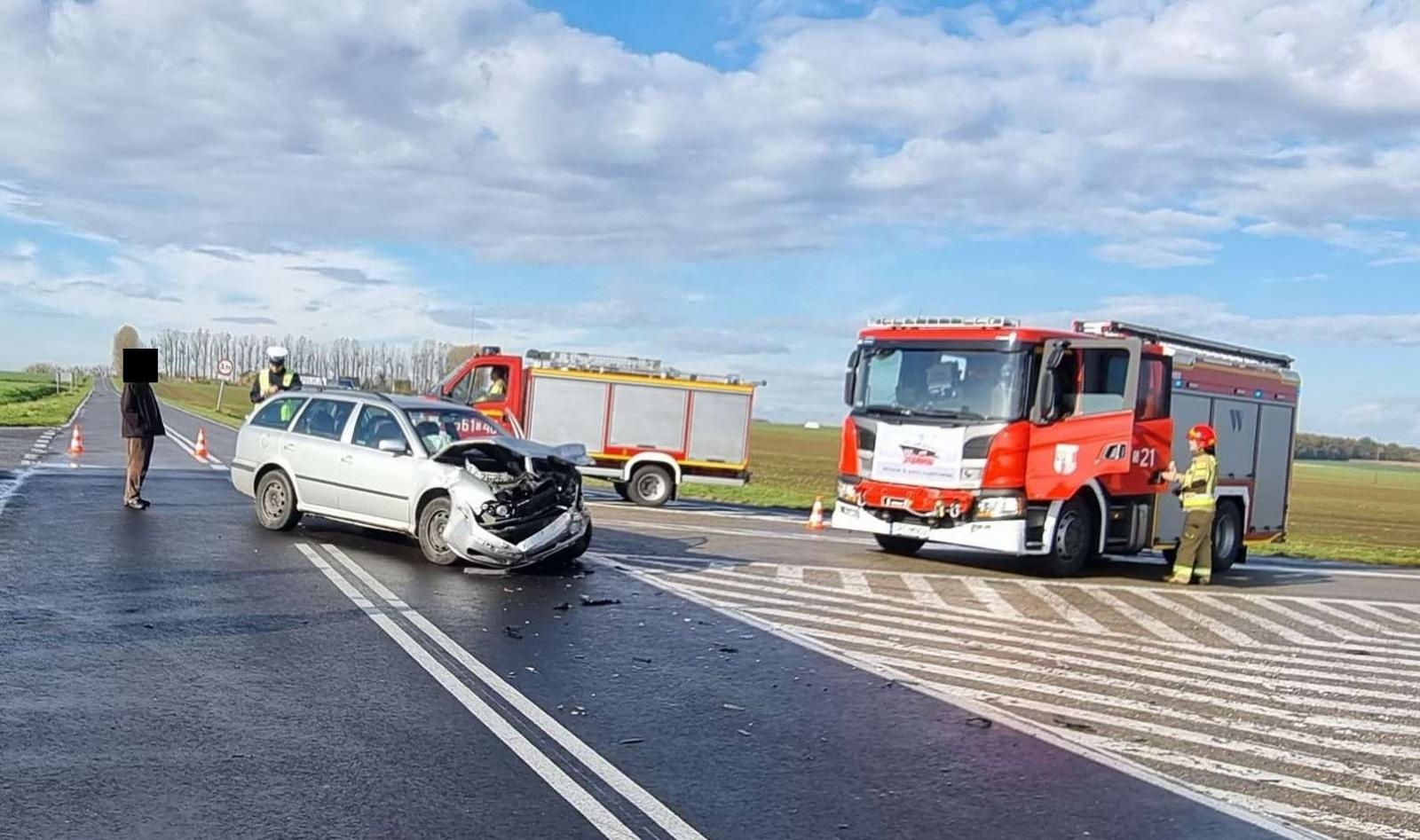 Zdjęcie w galerii na portalu naszraciborz.pl: Skoda i toyota zderzyły się na trasie Krzyżanowice-Owsiszcze [FOTO] wiadomości z regionu