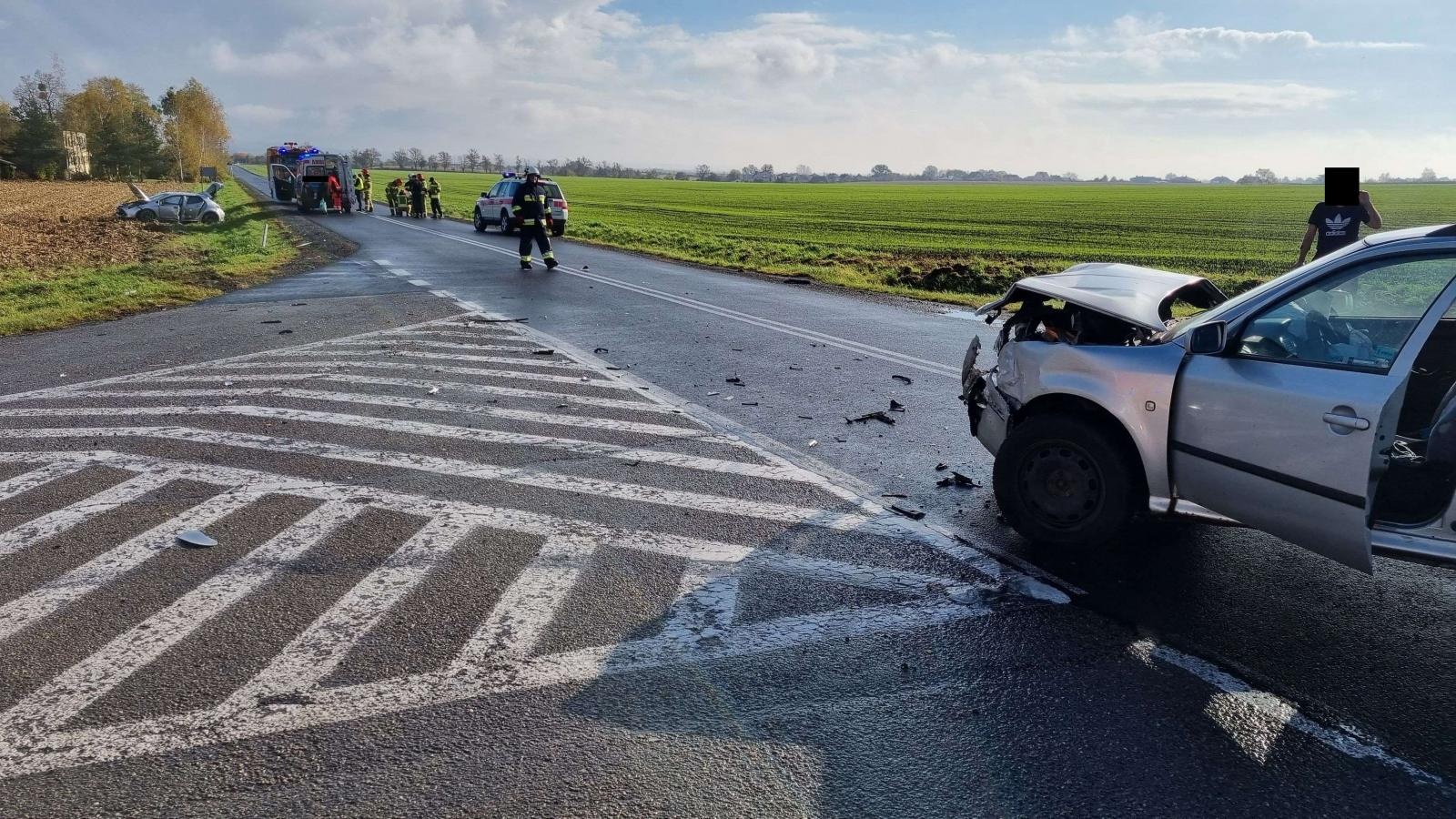 Zdjęcie w galerii na portalu naszraciborz.pl: Skoda i toyota zderzyły się na trasie Krzyżanowice-Owsiszcze [FOTO] wiadomości z regionu