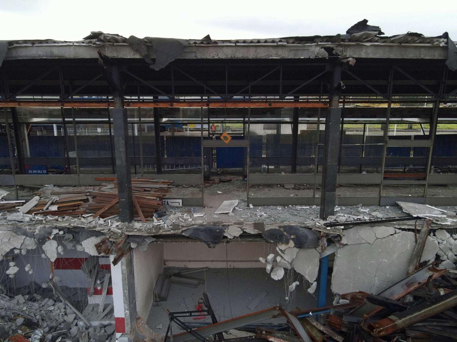 Zdjęcie w galerii na portalu naszraciborz.pl: Żegnamy stary dworzec. Bryła z czasów PRL-u znika z krajobrazu wiadomości z regionu