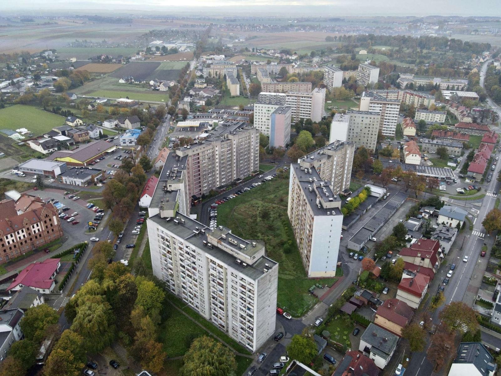 Zdjęcie w galerii na portalu naszraciborz.pl: Żegnamy stary dworzec. Bryła z czasów PRL-u znika z krajobrazu wiadomości z regionu