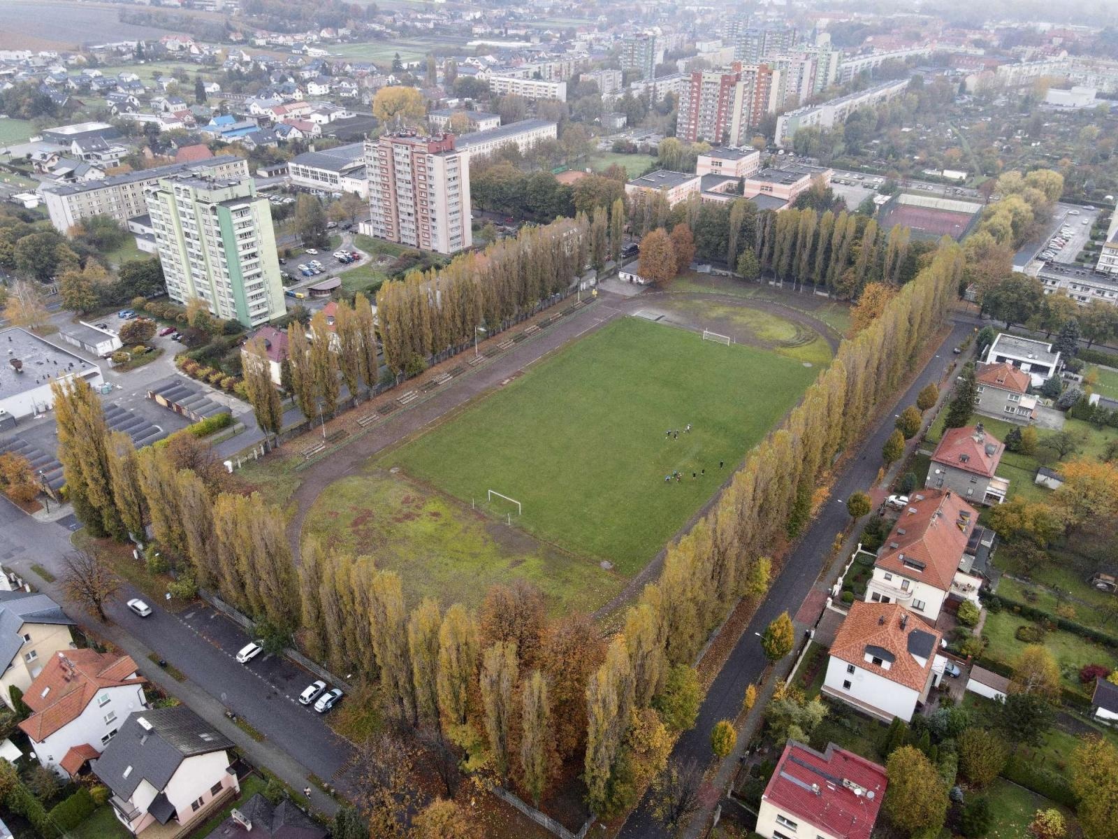 Zdjęcie w galerii na portalu naszraciborz.pl: Żegnamy stary dworzec. Bryła z czasów PRL-u znika z krajobrazu wiadomości z regionu